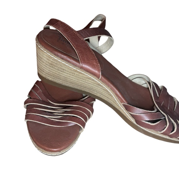 Sandals - Picture 1 of 2